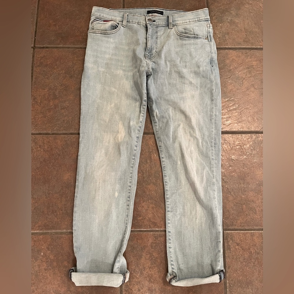 Tommy Hilfiger Men’s Vintage Light Blue Wash Denim Jeans- Straight Fit 32x30